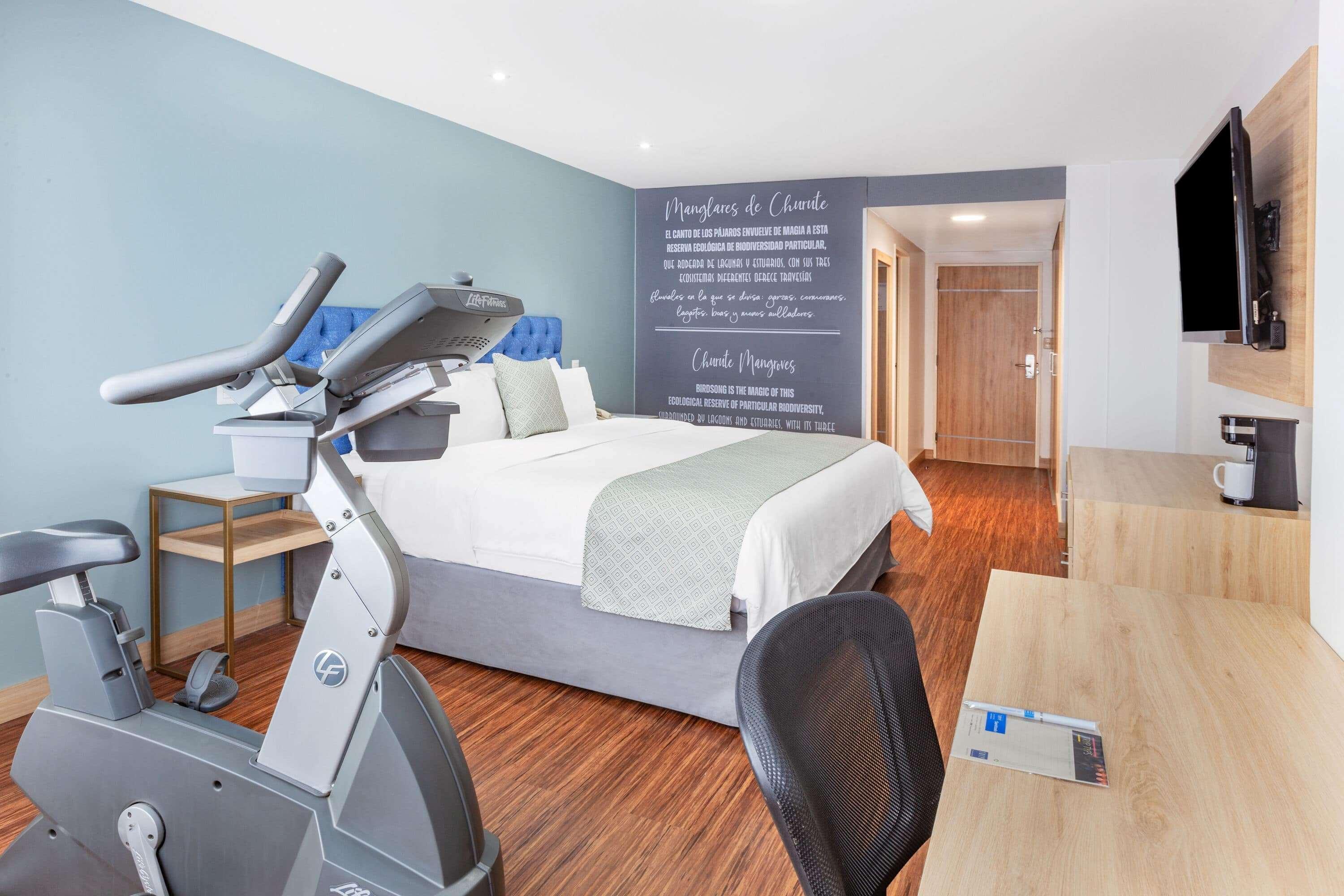 Hotel Tryp By Wyndham Airport 5*